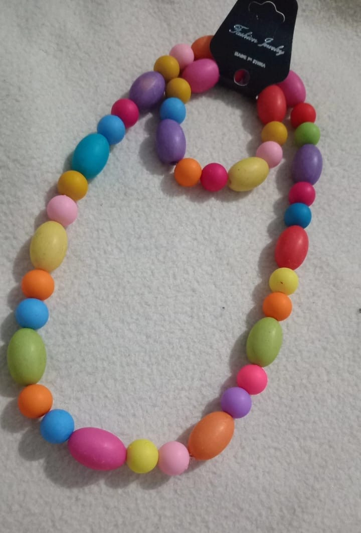 Multi-Color Oval Pearl Necklace – Timeless Beauty with a Vibrant Touch
